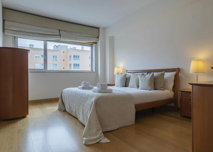 2 Bedroom Large By Innkeeper דירה ליסבון