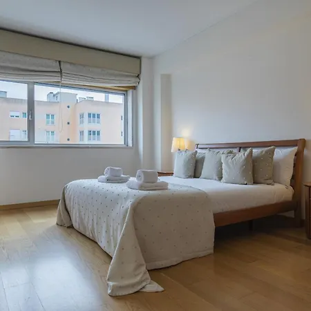 2 Bedroom Large By Innkeeper דירה ליסבון